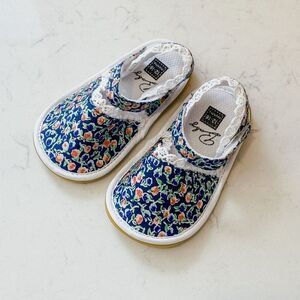 NWOT Baby Girl Size 12-18 month Floral Little Shoes from boutique